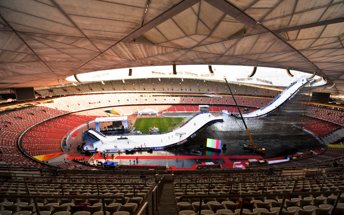 十五冬场馆建设竞赛：速度与技术的双重挑战