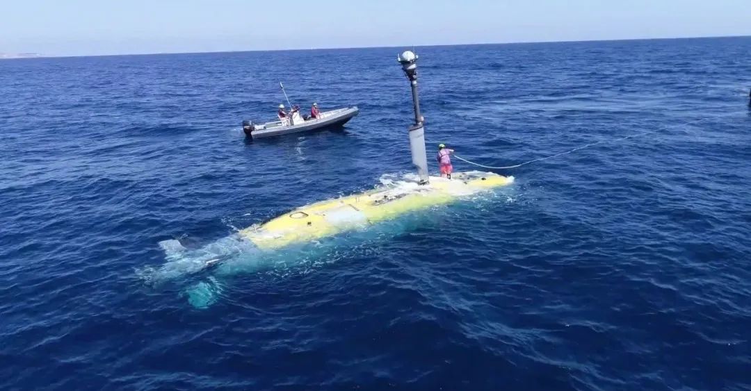 中国新型水下无人潜航器震撼亮相：导弹鱼雷齐备航母潜艇无所遁形